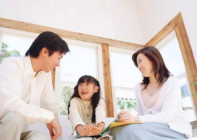 挣钱和陪孩子哪个更重要?（“挣钱和陪孩子”哪个重要？一位宝爸的回答引发热议）