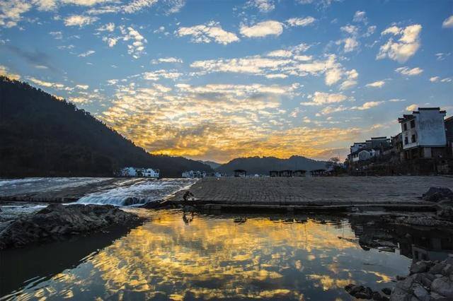 黄山商微（新安江畔的徽州古城）