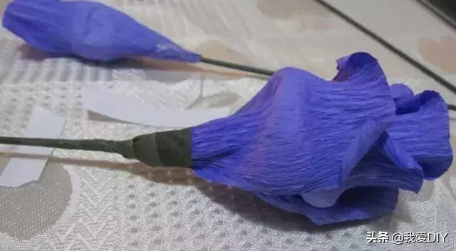 用纸做手工制作大全（爱梦幻的女孩儿，都会喜欢玫瑰花，教你如何去折纸一朵漂亮的玫瑰）