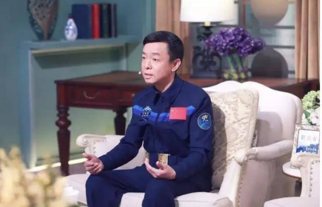 15岁能干什么工作（邓清明是如何成为航天员的？）