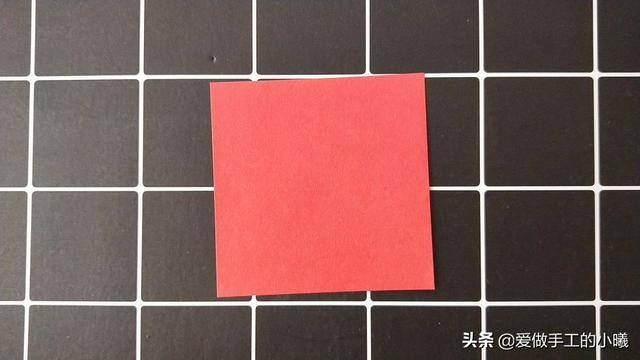 小红手工（简单漂亮的小红花折纸教程，手残也能轻松完成）