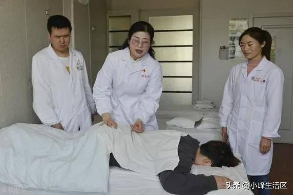 开什么店成本低又赚钱（街边的小门面按摩店这么多，客人却不太多，到底是怎么挣钱的？）