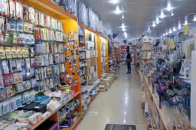 中学门口适合开什么店最好（合肥新校开业一个月，每天流水一万多）