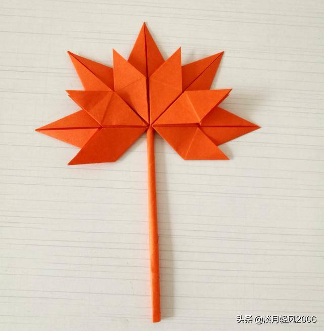 彩纸手工简单小制作（简单易学的折纸枫叶，折一个好看的枫叶）