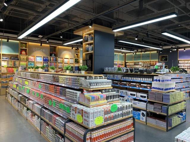 新手适合开什么店最赚钱（晨光文具店的创业之路）