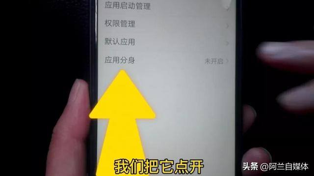 怎么弄两个微信在手机桌面（一部手机上怎样登录两个微信？）