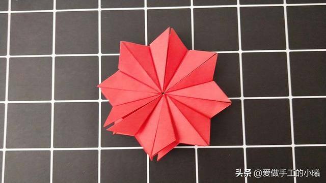 小红手工（简单漂亮的小红花折纸教程，手残也能轻松完成）