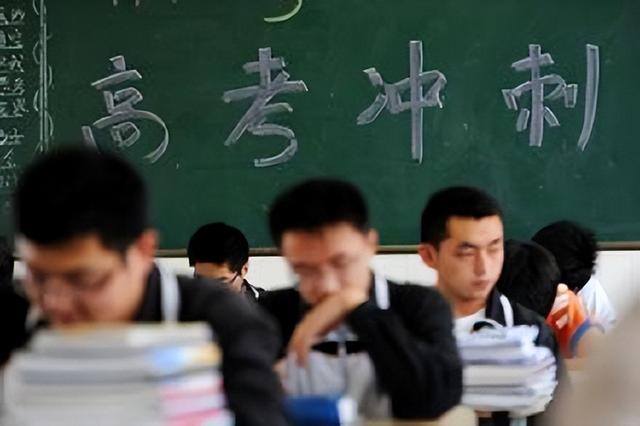 在北京挣一万很容易吗（北京和上海的学生考取顶级名校有多难？）