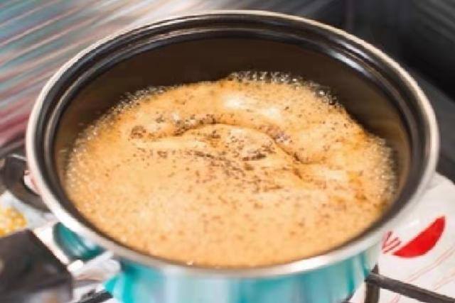 奶茶如何制作（港式丝袜奶茶的做法）
