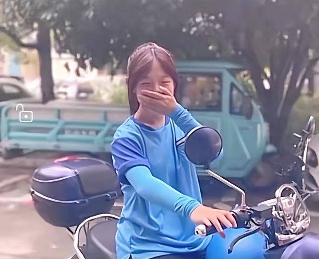 女生送外卖一个月能赚多少（18岁女孩兼职送外卖，一天赚100多元，）