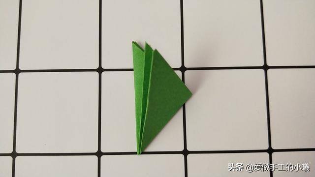 怎么做小手工（简单又好看的草莓折纸教程）