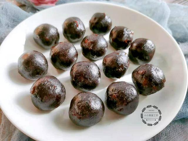 家庭自制黑芝麻丸做法（入冬后，吃核桃10倍，不如吃它，钙是核桃的4倍，10分钟就出锅）