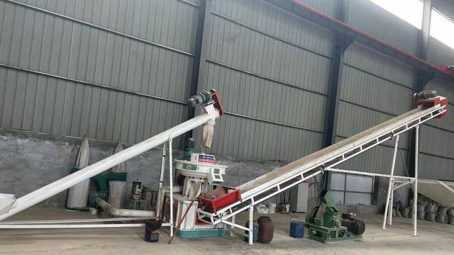 致富小型加工设备（农村生物质颗粒燃料加工厂怎么样）