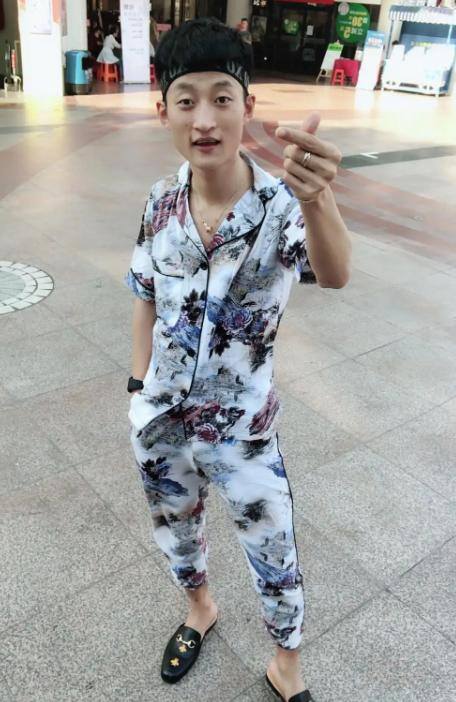 直播赚钱吗一个月赚多少钱（网红祁天道现身三亚海边，看到后台数据，惊呼1亿6千万！）