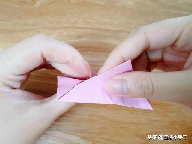 荷花灯笼怎么做手工制作（简易的莲花灯折纸教程）