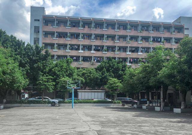 女生进什么厂工作轻松（十一月中旬还有哪些轻松工资又不错的工厂招人？）
