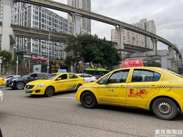开出租车一个月可以挣多少钱（在重庆当出租车司机是怎样的体验？）