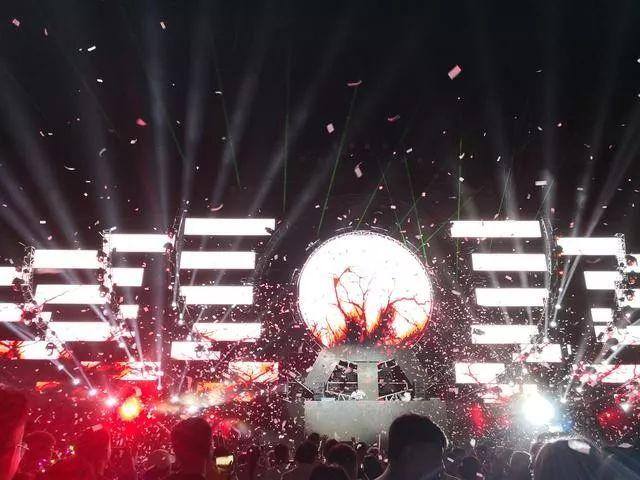 网易云直播一天能赚多少钱（“云蹦迪”、“云音乐节”、“云睡觉”、“云音乐节”…）