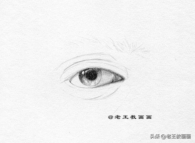 好看的眼睛怎么画（教你画一幅素描眼睛）