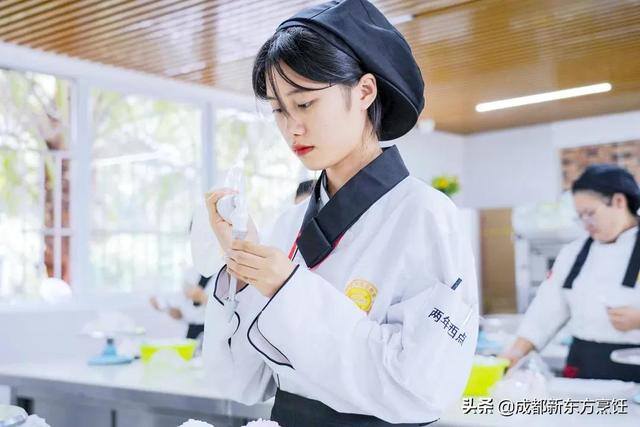 开一家蛋糕店大概需要多少钱（为什么现在选择西点烘焙创业的人越来越多？）