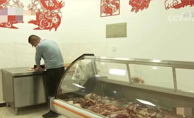 承包1000亩土地种粮食赚钱吗（农村小伙卖黑猪肉，10天卖出20多头猪）