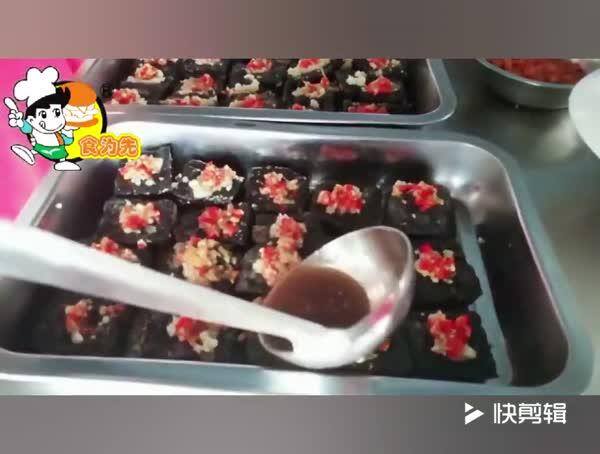 最火的摆摊小吃（现在夜市摆摊卖什么小吃比较火）