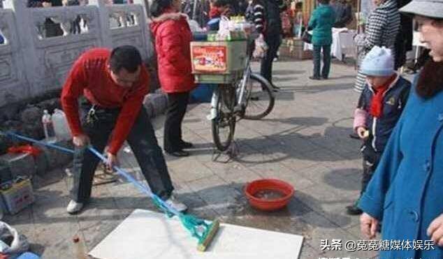 地摊生意最赚钱的15种小商品（过年卖什么产品？）