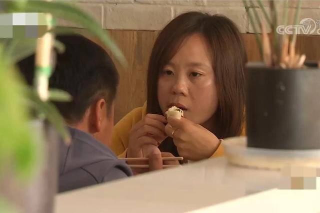 承包1000亩土地种粮食赚钱吗（农村小伙卖黑猪肉，10天卖出20多头猪）