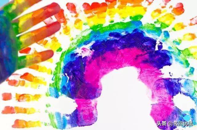 简单的绘画作品（手把手教你画彩虹，简单又有趣！）