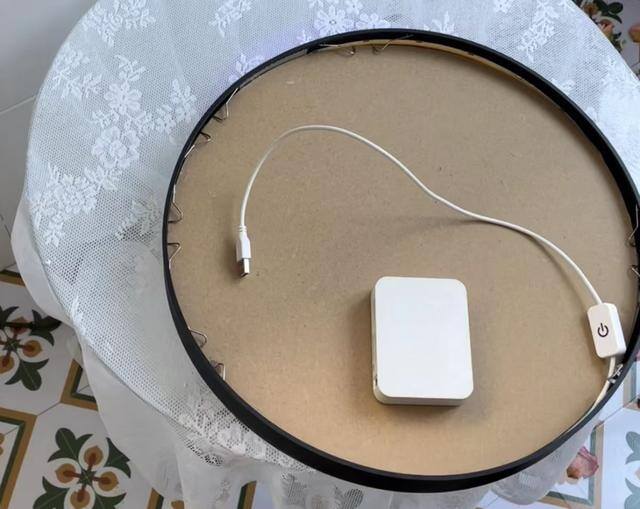 家庭废旧物品做手工（废旧的牛仔裤不要扔，这样改造，家里瞬间变废为宝）