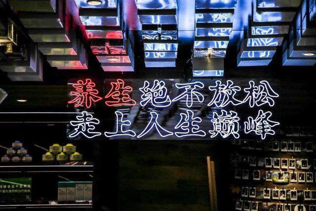 看视频赚钱多排名第一（t97爆火的背后，掌握了两个流量牌子）