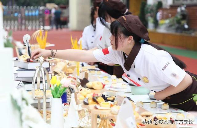 开一家蛋糕店大概需要多少钱（为什么现在选择西点烘焙创业的人越来越多？）