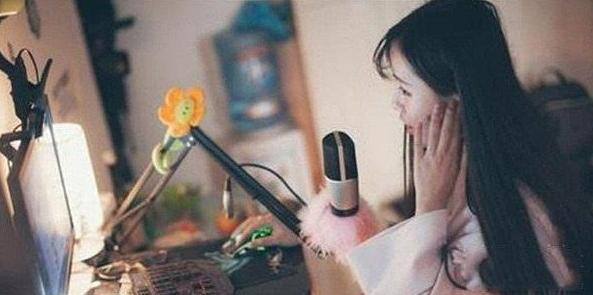 直播怎么样才能赚钱（直播赚钱的几个渠道）