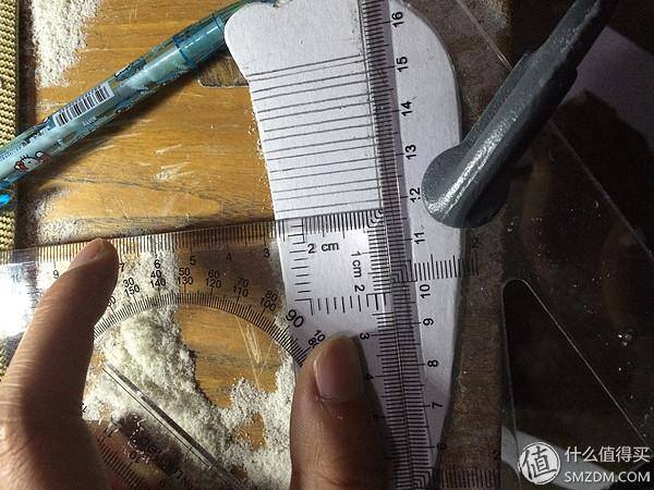 生日礼物怎么做手工（送妹纸特别的生日礼物：用刻刀工梳齿手工打造）