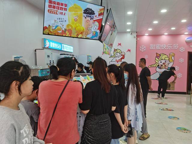 奶茶店一个月可以挣多少钱（开奶茶店一年能赚多少钱？）