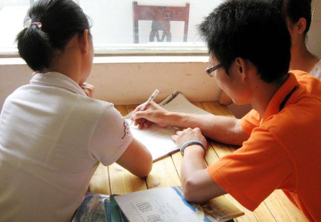 大学生赚钱的方法（大学生4年存下15万，赚钱方式引关注）