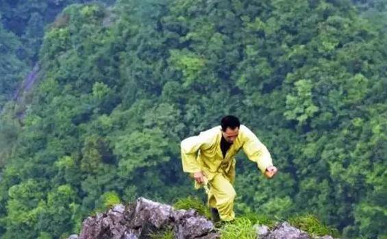 一天能赚2万的黑方法（武当山的龙头香）