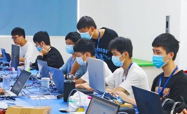 毕业后最赚钱的大学十大专业（本科生应该选择理工专业还是信息安全专业）