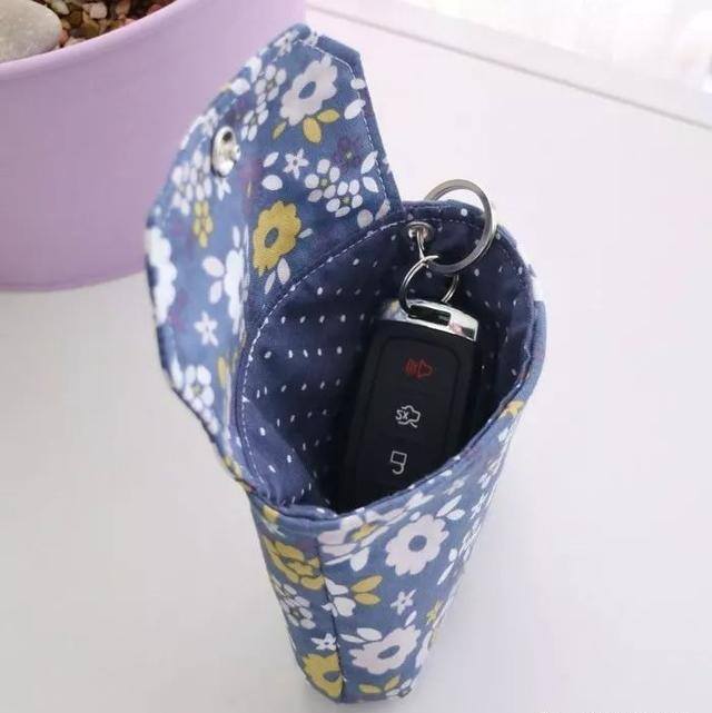 简单手工包包（碎布头、边角料手工制作一款拼布手提包包，既简单又大方！）