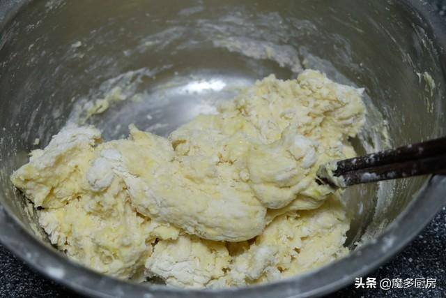 家做油条最简单的做法（油条怎么做好吃？教你一招，不用揉面不用擀面，做出来蓬松又健康）