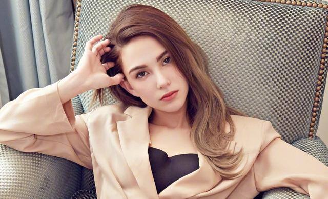 被迫宅家引发的（全职妈妈都是超人？昆凌被周杰伦宠上天）