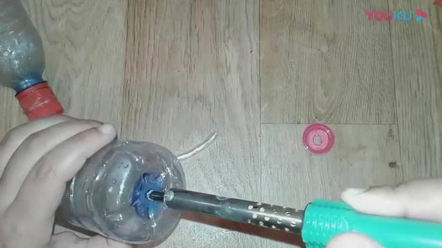矿泉水瓶的手工制作（大神创意发明，用杯子制作永久的水循环，厉害了）