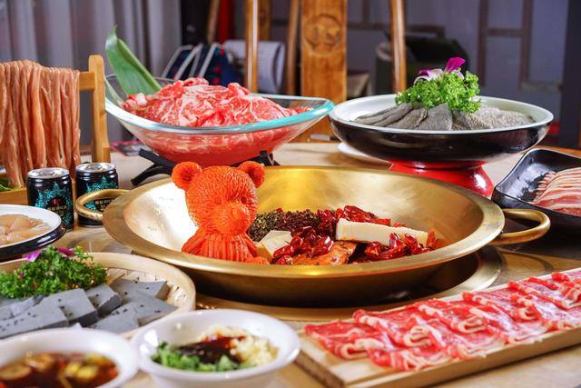 火锅店一年能挣100万吗（成都火锅之神朱全：把面子和里子都做到极致！）