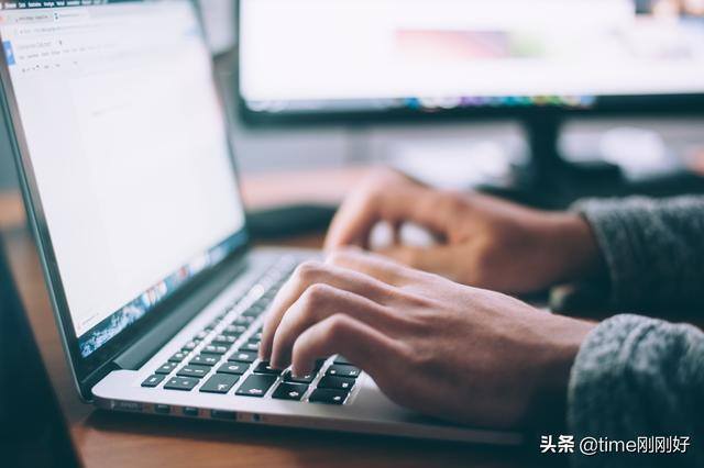 知乎上怎么赚钱（网络账号如何获取被动收入）