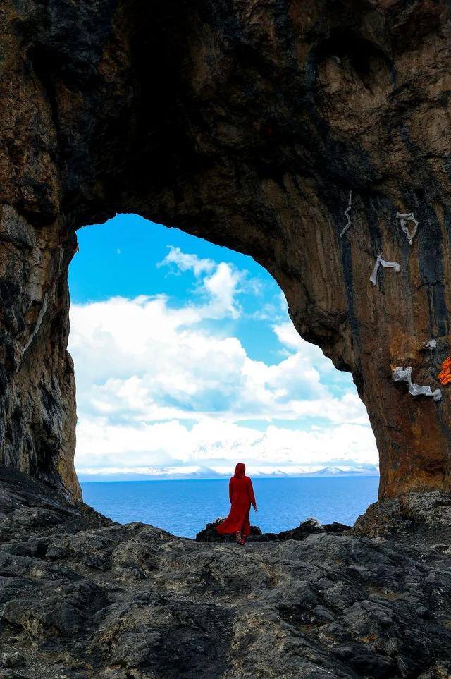 努力赚钱的图片（一个人漫山遍野是为了什么？）