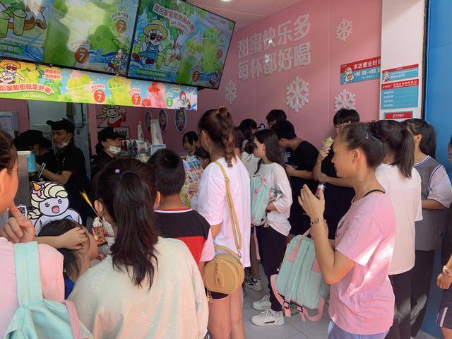 奶茶店一个月可以挣多少钱（开奶茶店一年能赚多少钱？）