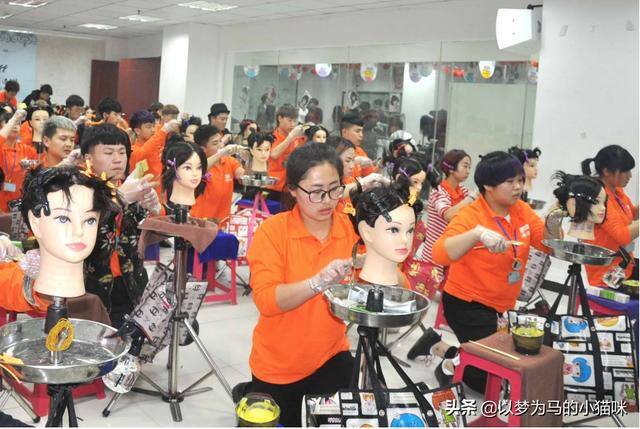 女孩子学什么手艺好学又赚钱（女生学什么手艺比较好？）