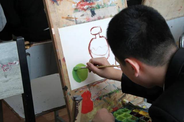 初中学历可以做什么工作（哈尔滨实用技术学校学什么专业好）