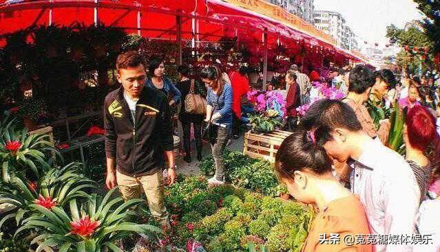地摊生意最赚钱的15种小商品（过年卖什么产品？）