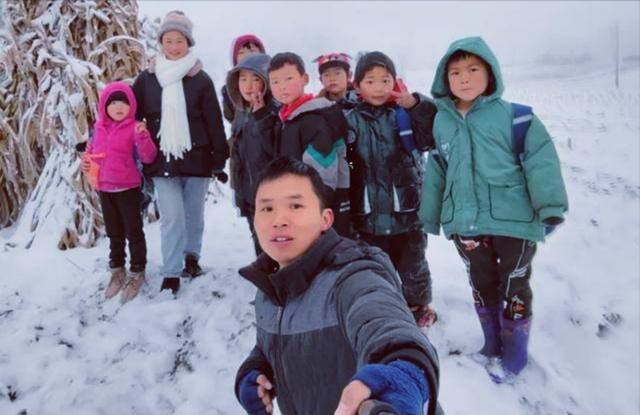 小学生赚钱软件（云南一小学给学生发奖金，学生们都无法自己拿回家）